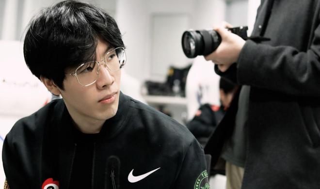 deokdam ：他们的回合拉得比较长，我们就可以尝试中路推进