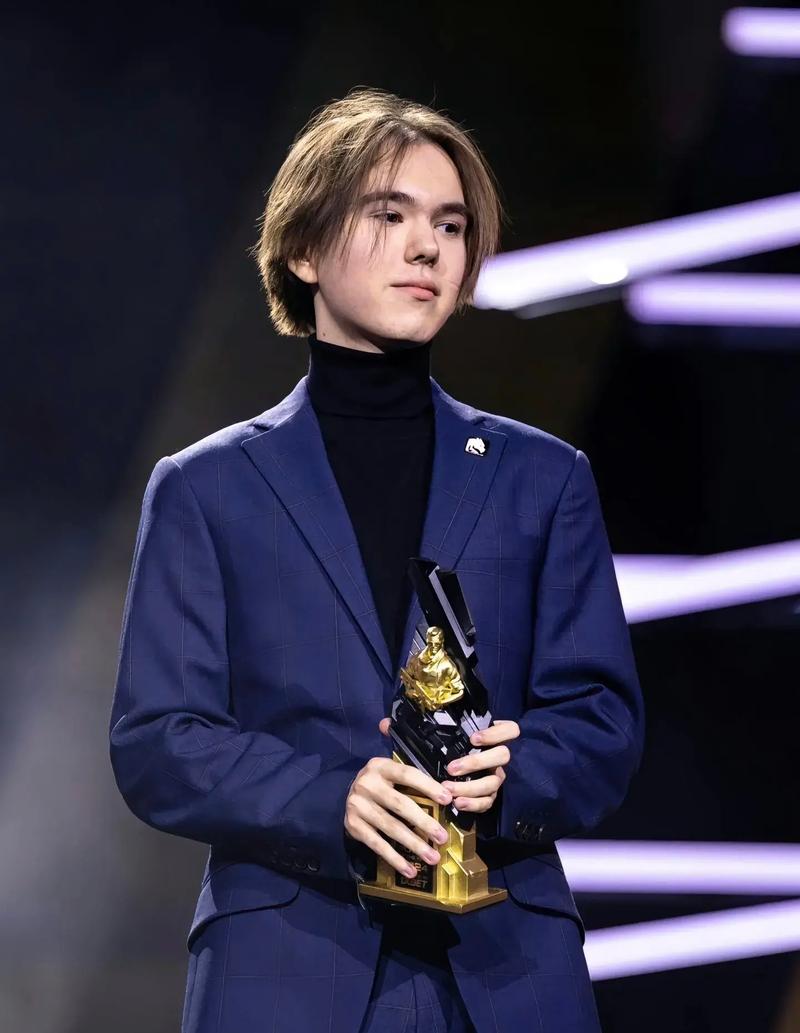 FlyQuest在赛季开局不佳后将dexter转入替补席