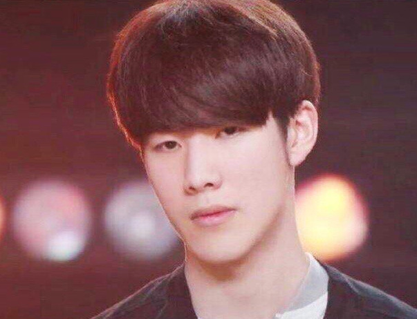 德州扑克不是赌博，而是一场关于风险管理的无限战争。（德州扑克不是赌博，它是一场围绕风险管理的长期博弈。）