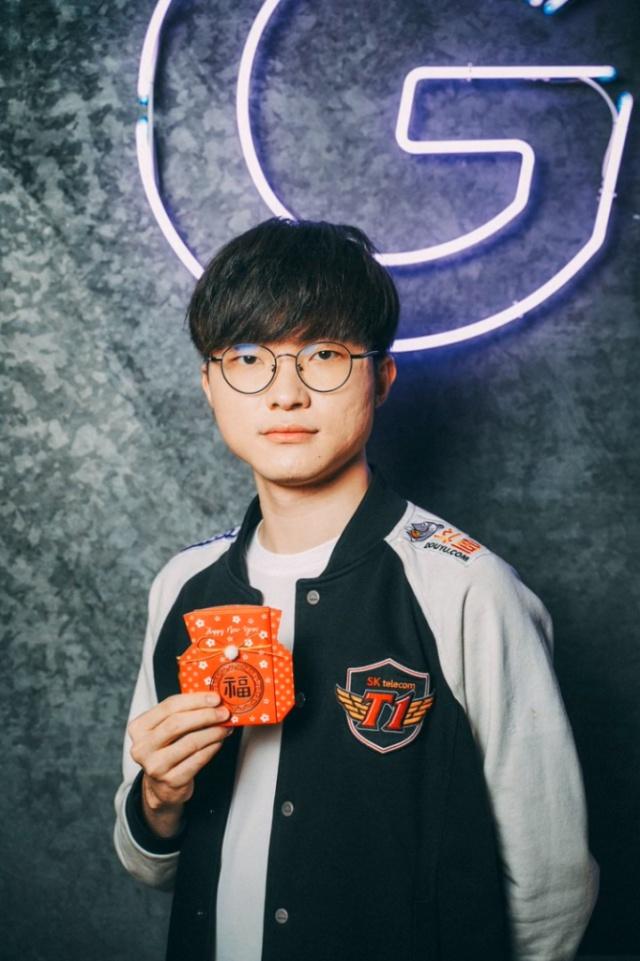r3salt ：选手需要在RMR期间亲自设计签名贴纸
